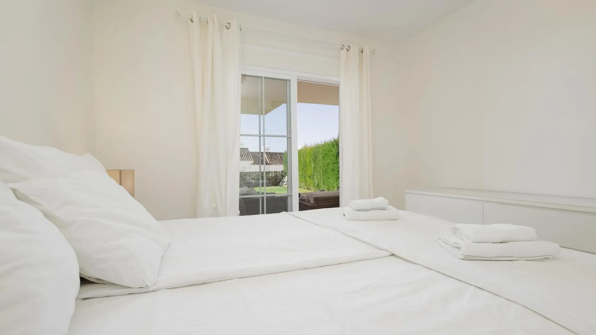 Apartment Balcones Del Lago Истан Испания